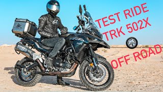 ركوب اختبار الدراجات النارية لـ TRK 502X بإطارات الطرق الوعرة