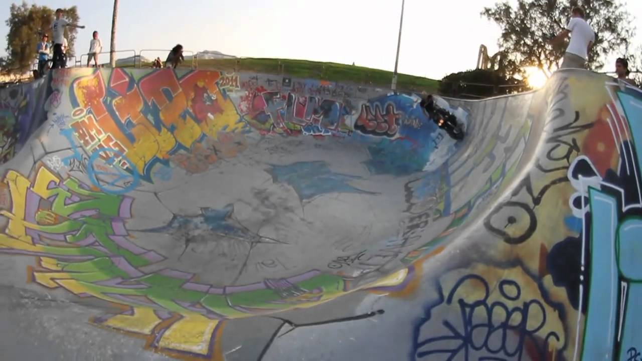 Bild från Ride the bowl with a Vespa!