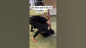 You want to avoid this while Guard Passing 🇩🇪 #duckjitsu #jiujitsu #guardpass #definitivejiujitsu