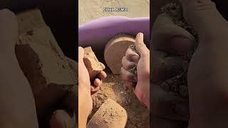 brown muddirt #asmr #clay #crunchycrumbles #crumbling #satisfying #oddlysatisfying #trending #shorts