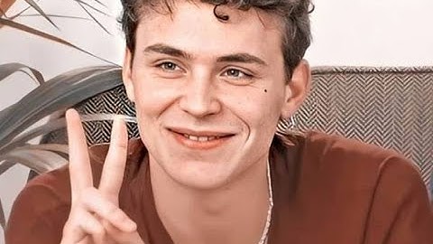 Aron Piper being a boyfriend for 3 minutes || Stromae - Alors On Danse