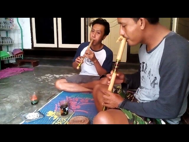 TRADISI SASAK LOMBOK  pematuhan suara suling/seruling class=