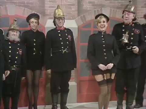 Jenny Lee Wright - The Benny Hill Show S07E31 (1969) - YouTube