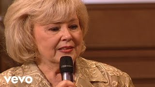 Bill & Gloria Gaither - There's Something About That Name [Live] ft. Gloria Gaither chords