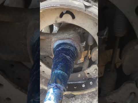 Замена подшипников на прицепе