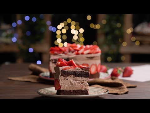 Video: Çilek Ve Beyaz Çikolatalı Mus Kek