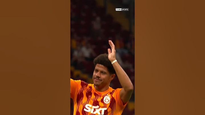 🟡🔴 Galatasaray'ın yeni transferlerinden Gabriel Sara, taraftarı selamlıyor! #shorts