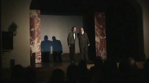 Muž s magnetofonem v nose / Man with tape recorder up his nose