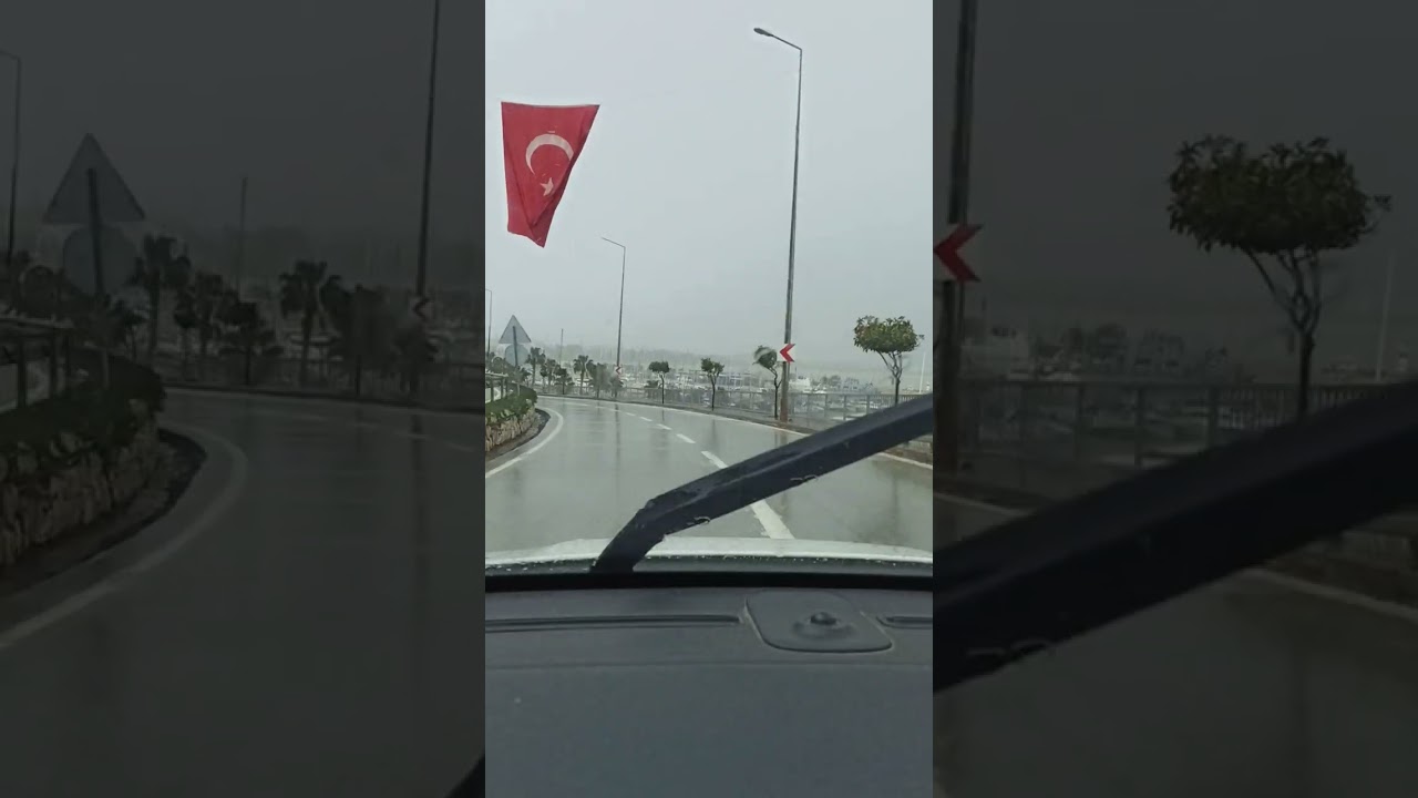 Demre den Finike ye geçerken şiddetli yağmura yakalandık