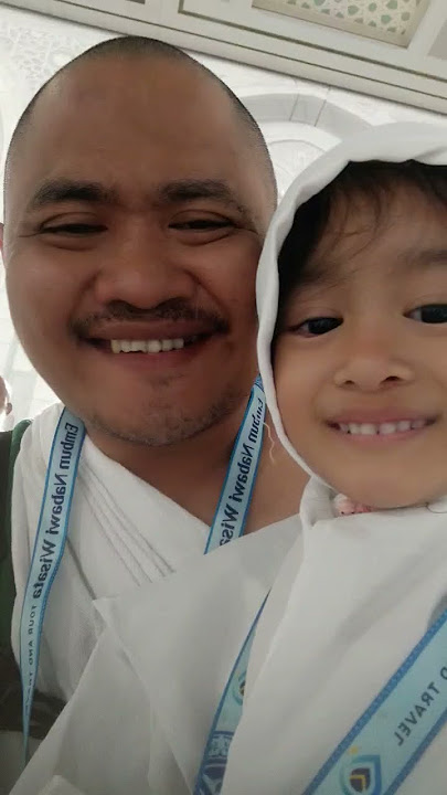 Aza lagi umroh sama abah, mama, kai,nini, om, dan tante #mekah #madinah #umroh
