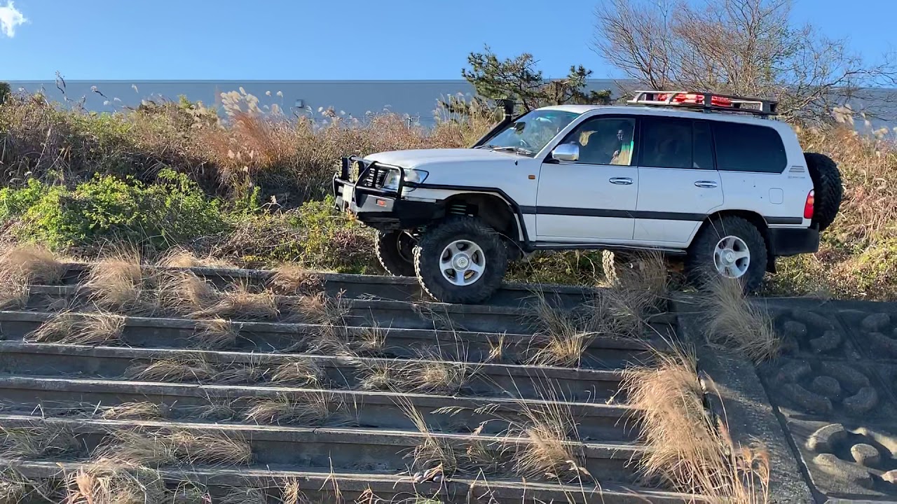 Toyota Land Cruiser 105 - YouTube