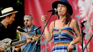 兩個外國人對唱台語老歌！ Muddy Basin Ramblers 泥灘地狼人 — 我一個吻 @ Wei-Wu-Ying Arts Center (衛武營藝術文化中心) (May 29, 2016)