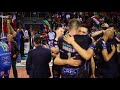 Christenson alza dalla panchina avversaria e Sander fa punto
