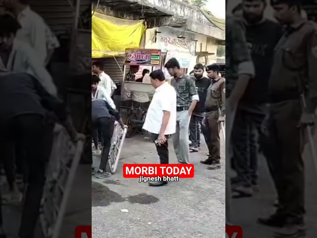મોરબીના નગર દરવાજા ચોકથી જુના બસ સ્ટેશન સુધીમાં લારી, ગલ્લા અને પાથરણાના દબાણ હટાવાયા