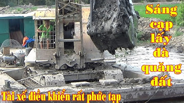 Sáng cạp nhỏ vét sông lớn phải lấy đà quăng đất hết sức vất vả