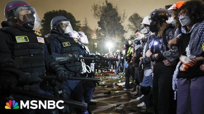 Hourslong Struggle Police Arrest Hundreds Of Protestors At Ucla Encampment