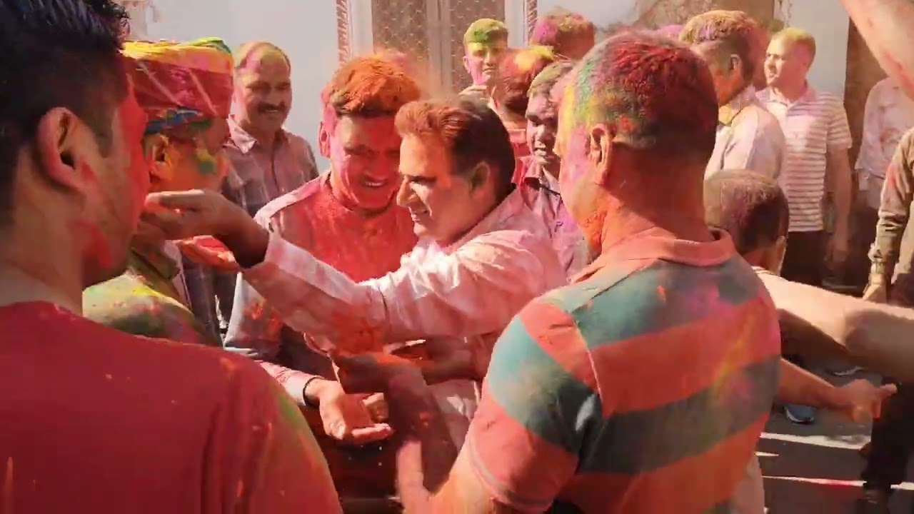 झुंझुनू जिला पुलिस प्रशासन ने SP निवास पर कलेक्टर के साथ मनाई होली देखिए पुलिस की खास होली के वीडियो