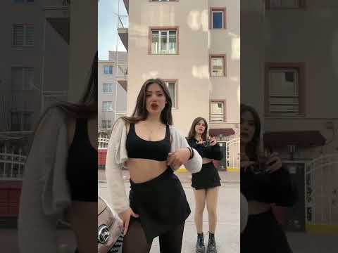 En güzel kızlardan birisi tayt dans akım videoları tiktok akımları #shorts