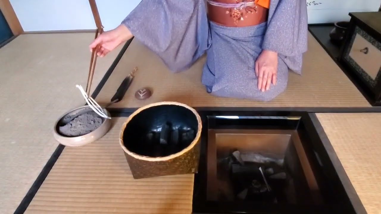 初炭点前、小袋棚 fire building w/ kofukuro dana Omotesenke-ryu [表