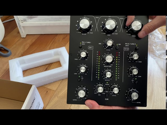 Omnitronic TRM-202 mk3 unboxing and first impressions.