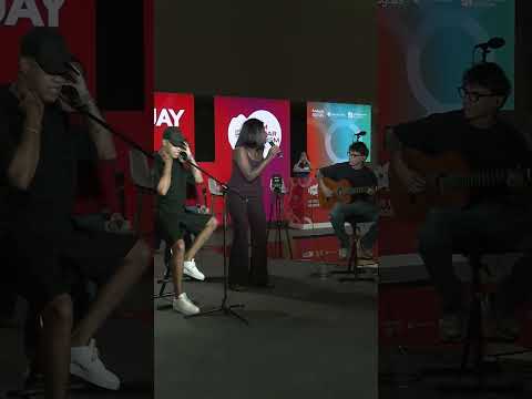 Só me acontece isto a mim 😂 Fui roubado em cima palco! Obrigado @RFMsoGrandesMusicas pelo convite ❤️