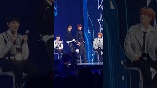 Omg! Hyunjin and Lee Know Troublemaker 🤭😁😍❤   #StrayKids #스트레이키즈#SKZ_3RD_FANMEETING#PILOT_FOR_5_STAR