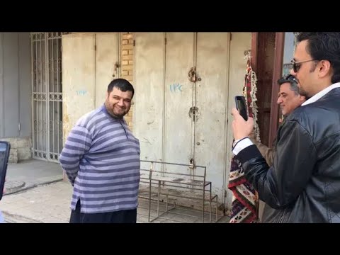 عراقي معجرة يعمل حمال في الشورجة يتحدث الانجليزية بطلاقة وعده المام ب الفرنسية والروسية والهنكارية