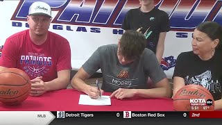 Trio of Douglas athletes sign to play at the next level
