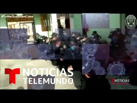 Policías rezan de rodillas en Perú antes de salir a trabajar | Noticias Telemundo