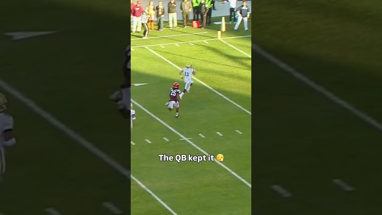 Right up the middle π₯ #georgiatech #georgiatechyellowjackets #accfootball #football #sports