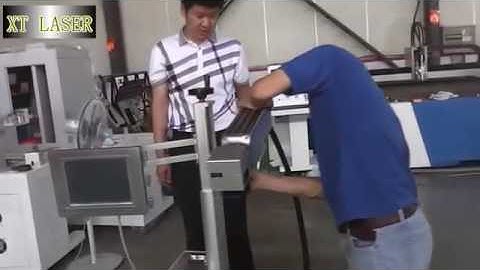 Newest online flying laser marking machine, laser head can be rotated at any degrees