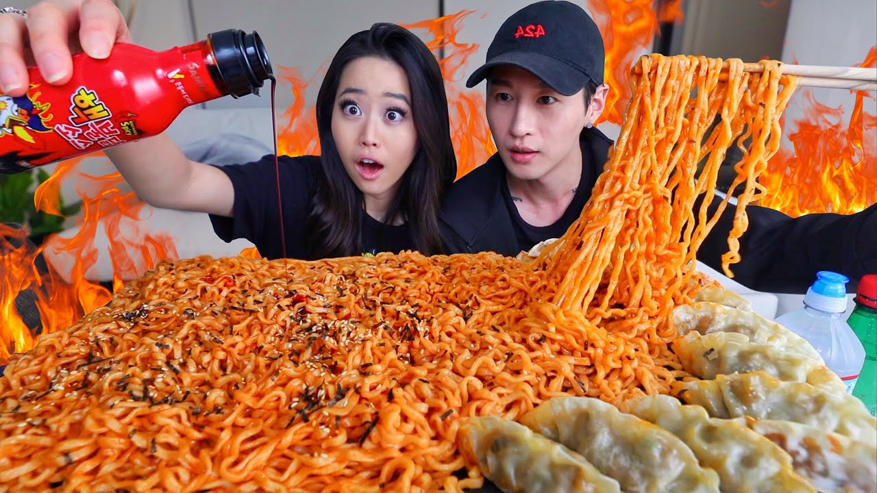 ちゃる❤︎₍ᐢ..ᐢ₎ 5 PACKS OF 4X NUCLEAR NOODLE CHALLENGE ft. ZACH CHOI ASMR MUKBANG