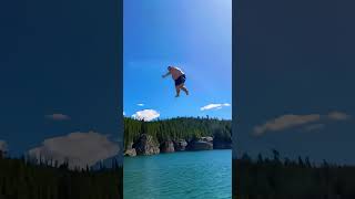 Download Lagu Deze sprong vanaf het dok is echt GEWELDIG 🌊 #kanonskogel #epischmoment #water MP3