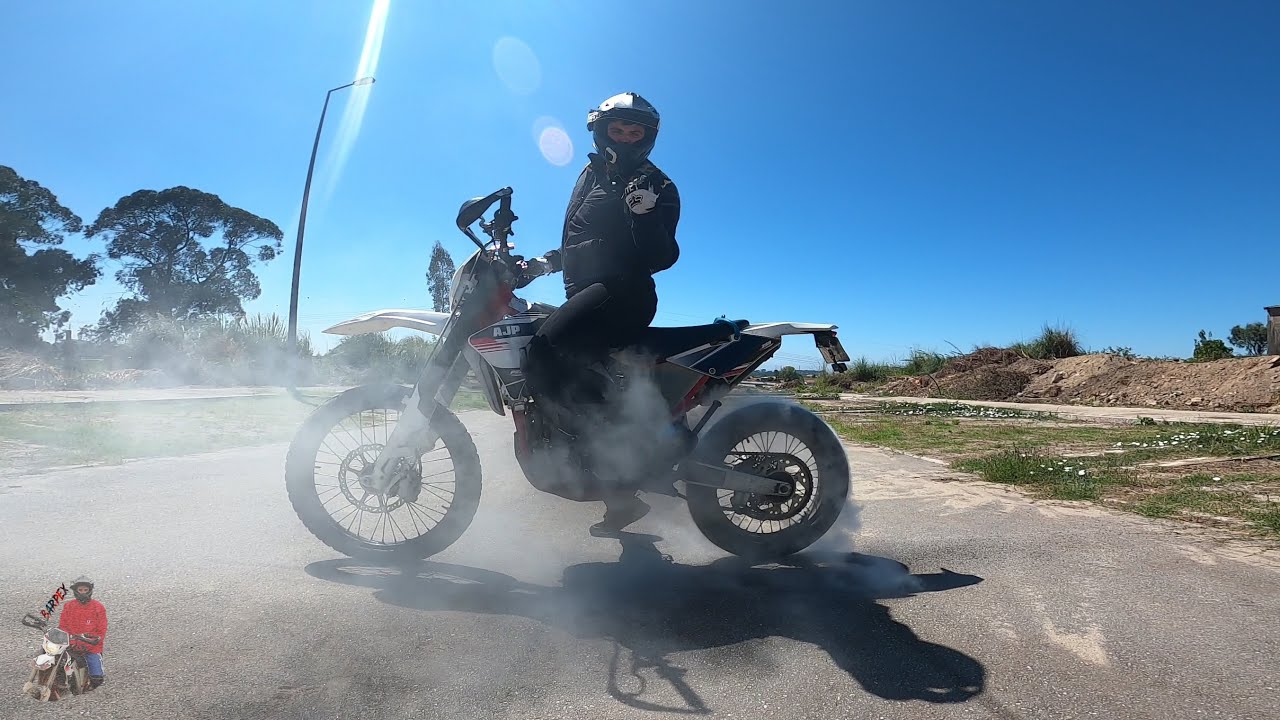 AJP PR5 250CC - Wheelie Madness