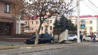 Авария возле госадминистрации в Тирасполе 26.02.2022