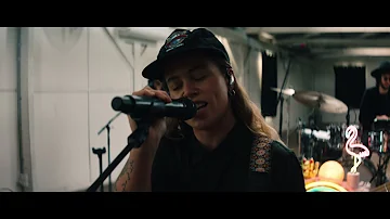 TASH SULTANA - WILLOW TREE (FENDER SESSIONS)