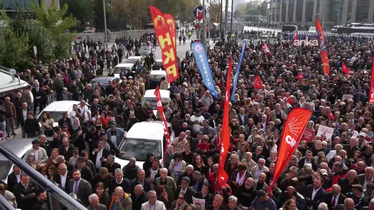 Yurttaşlar, Ekrem İmamoğlu'nun ifade vereceği Çağlayan Adliyesi önünde toplandı