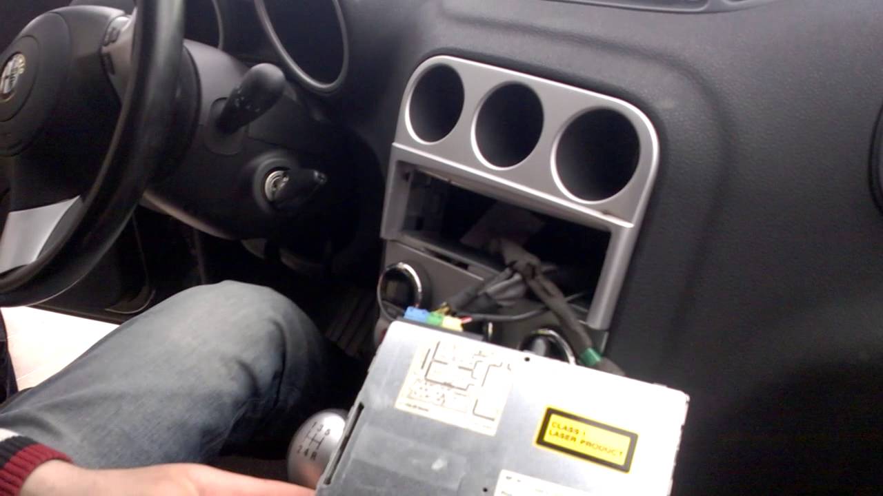 deze Orkaan Sloppenwijk smontaggio stereo di serie alfa romeo 156 - YouTube