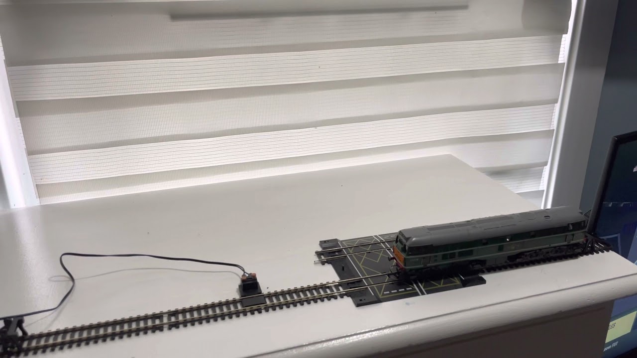 Tri-ang Hornby R.357 1964 class 31 D5572