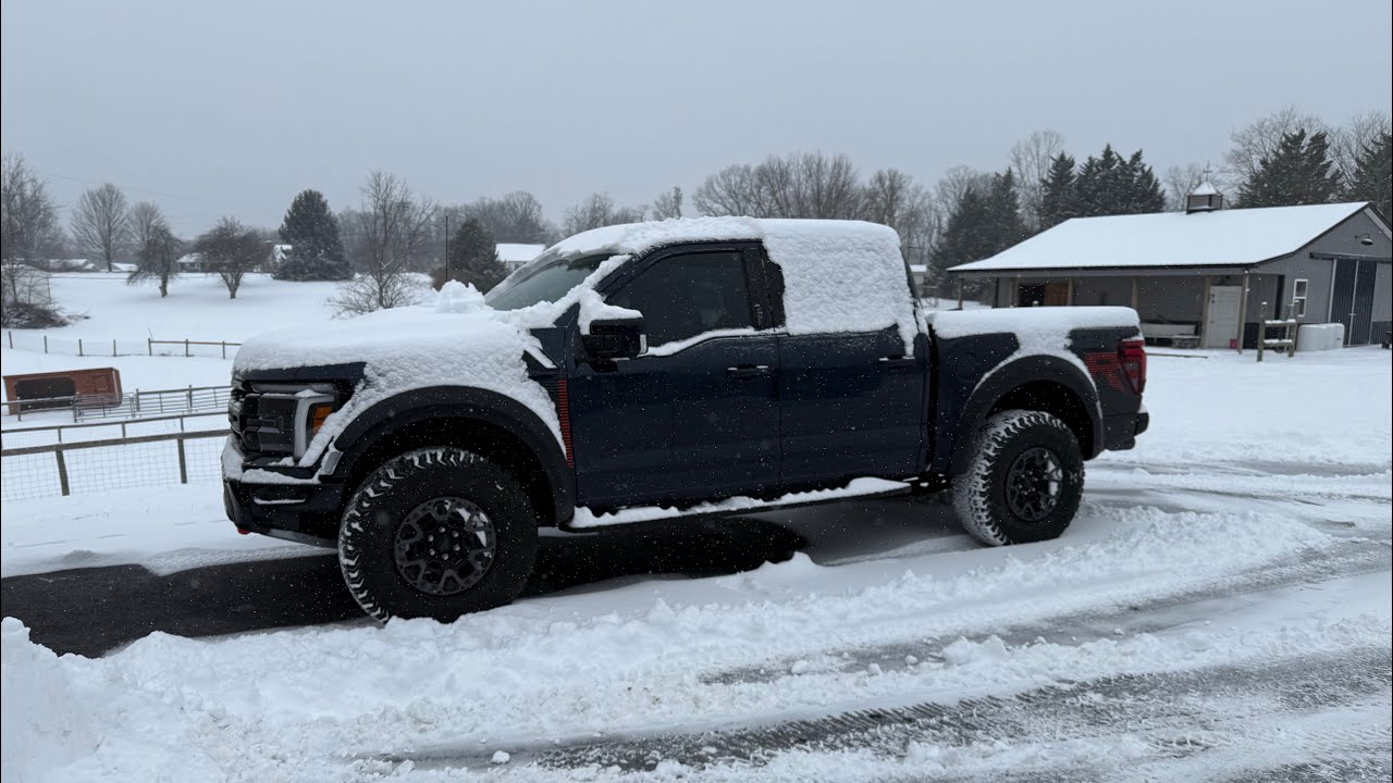How does a 2024 Ford Raptor R do in the Snow? - YouTube