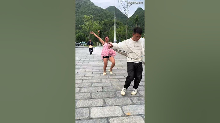 老公只顾玩手机，老婆的包被别人抢走了都还不知道，像这样的男人该打吗……#传递正能量@搞笑哥【天狼团队】 @小阿江 天狼团队 @何晓敏【天狼团队】 @波哥【天狼团队】