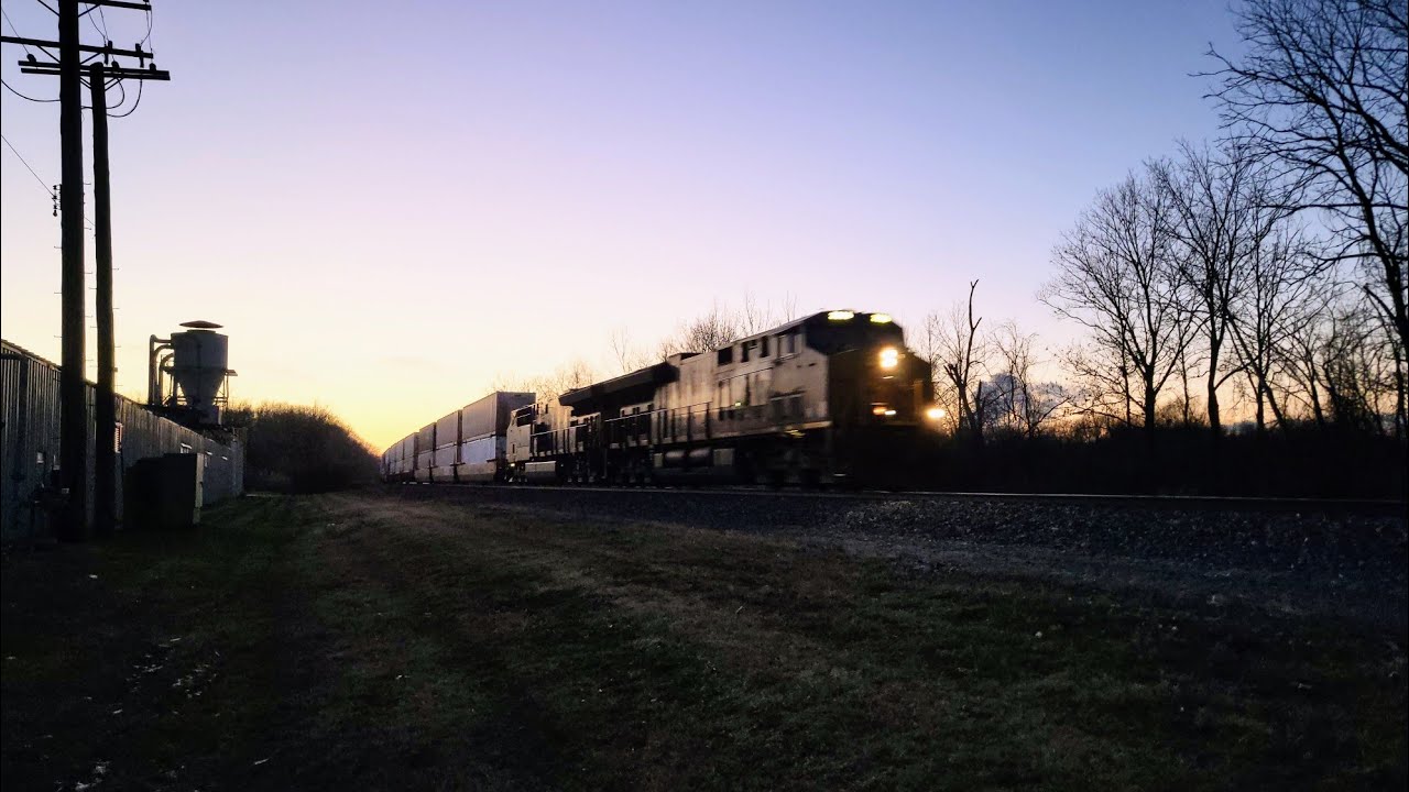 2 Screaming AC Traction Motors CSX ET44AH's 