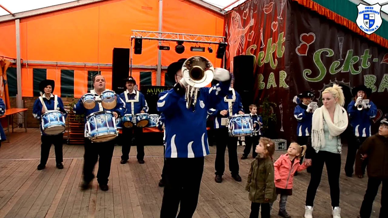 Freies Fanfarenkorps Alt-Laatzen beim Volksfest in Bülten 2013