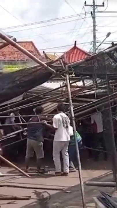 Korban Angin Puting Beliung di Relokasi Pasar dekat Kali LOJI Pekalongan