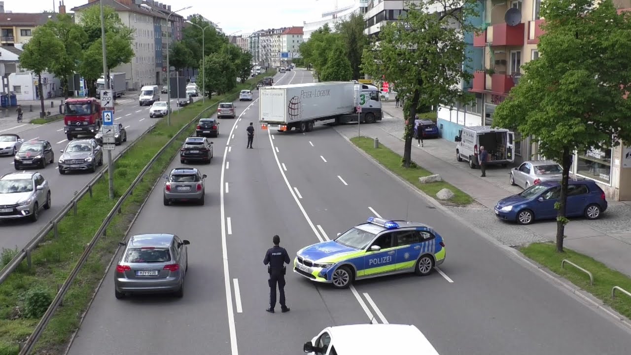 Polizei - Freund und Helfer beim Ausparken