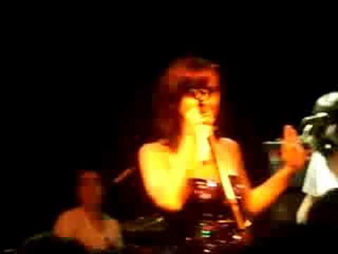 Katy Perry - Hot N Cold LIVE - YouTube