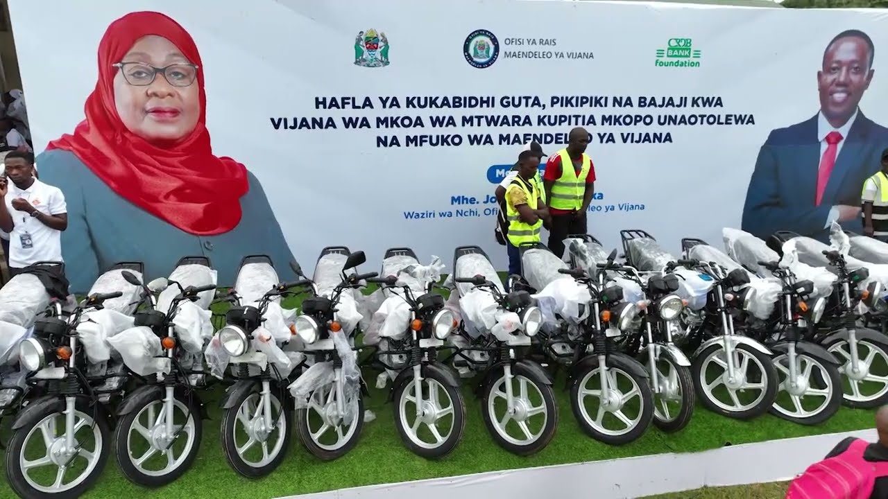 WAZIRI JOEL ARTHUR NANAUKA AKABIDHI PIKIPIKI NA MAGUTA KWA VIJANA MTWARA