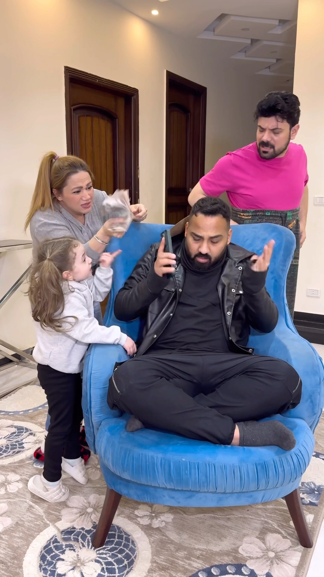 بدهم يعرفو فلوسهم وين
