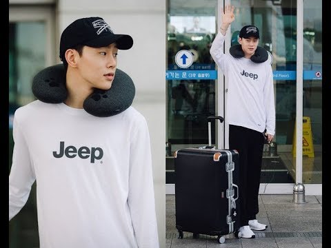 '프듀' 권현빈, 모델포스 물씬 로고 티셔츠 어디꺼?