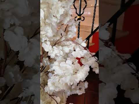 Des Vases de fleurs pour décorer l escalier